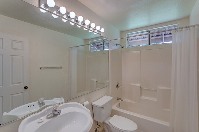 Building Photo - 15-1844-1844 21st Ave