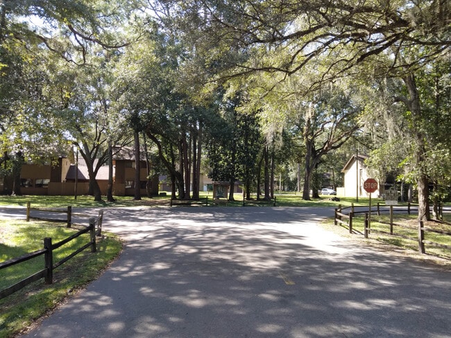 woodsy front entrance set back from main road - 4415 NW 41st Plz