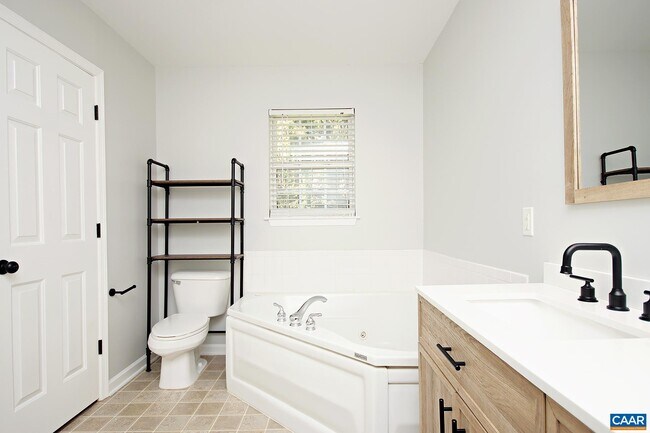 Building Photo - 4740 Bluejay Way