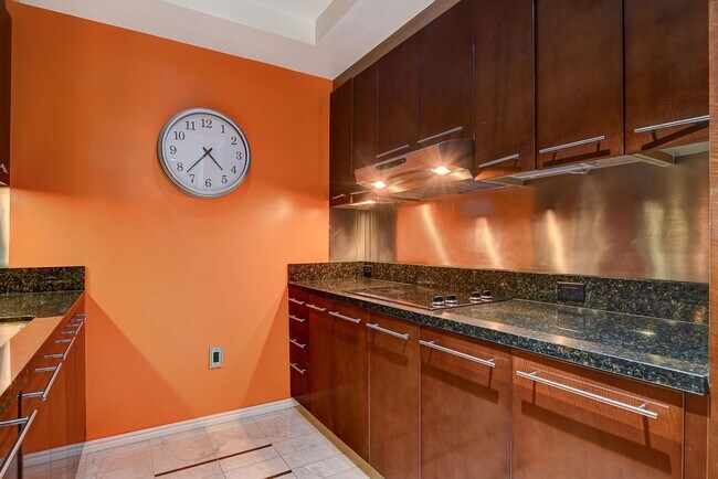 Building Photo - Sky Las Vegas 1205- Stunning Fully Furnish...