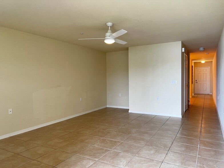 Building Photo - 9093 Gervais Cir