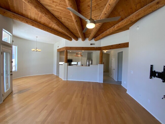 Building Photo - 3 Bedroom Single Story Home Available Near...