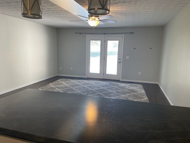 Building Photo - Beautiful, Large Duplex in a quiet Brookvi...