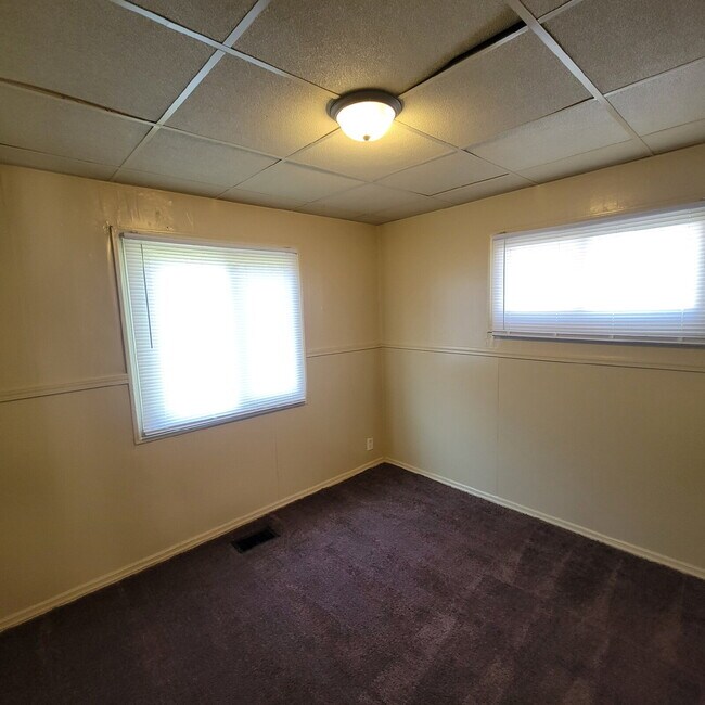 Building Photo - Near Southeast 2BR House w/Garage!