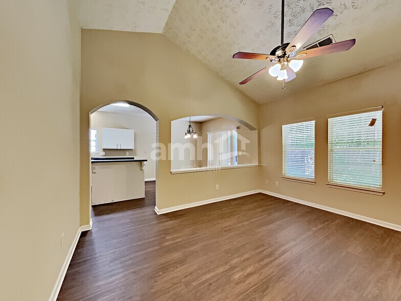 Building Photo - 6812 Bridgewood Dr