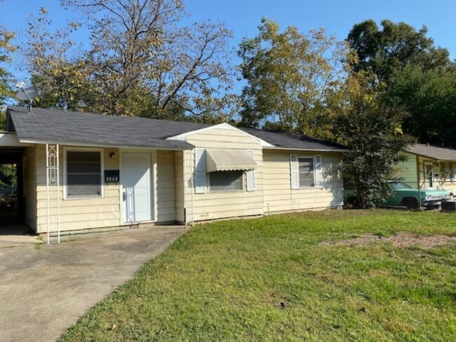 Building Photo - Cozy 3-bedroom, 1.5 bath for lease in west...