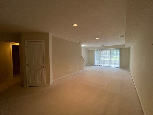 Building Photo - 4368 Pond Ridge Ct