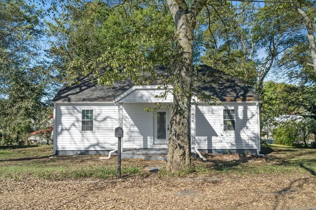 Building Photo - AVAILABLE NOW at a Good Price. 3 Bed 2 Bath FOR LEASE in Pulaski. $1400 Rent.