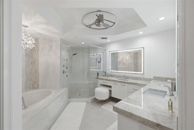 Building Photo - 400 Beach Dr NE