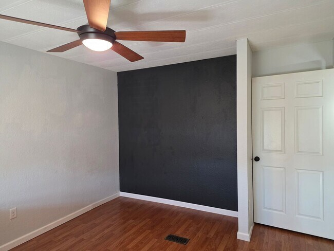 Building Photo - STUNNING PROPERTY-3 bedroom/2 bath Manufacture home in Central Bullhead City