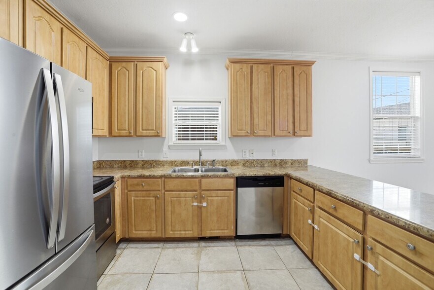 Kitchen - 1722 Harmony St