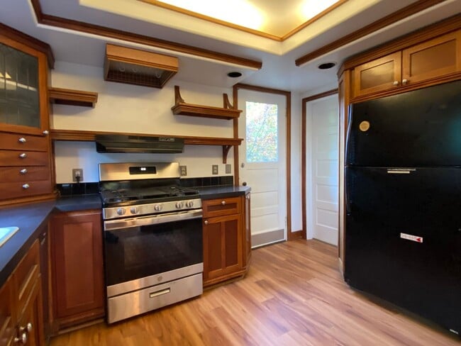 Building Photo - 4 bed 2 bath home in NE Portland for Rent