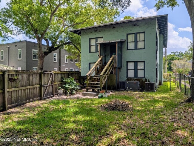 Building Photo - 2703 Myra St