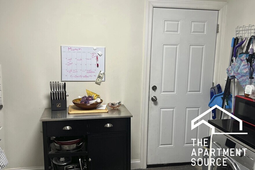 Building Photo - 918 Green Bay Rd