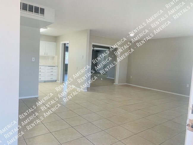 Building Photo - 11433 N Hagen Dr