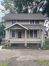 Building Photo - 1320 Wilson Pl NW
