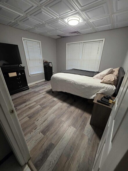 Building Photo - 1211 Fern Hollow Dr