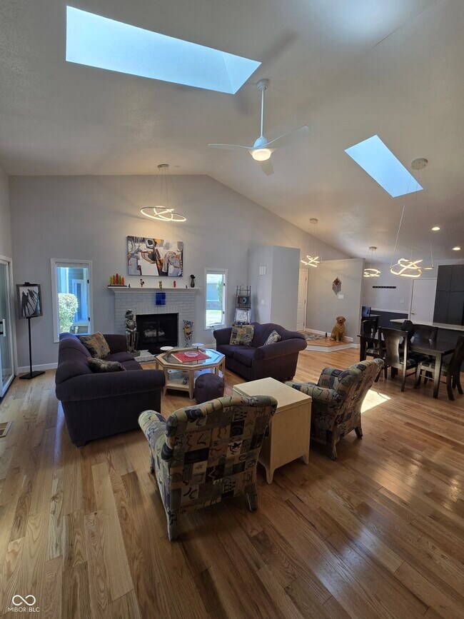 Building Photo - 8198 Foxchase Cir