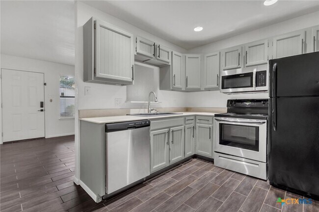 Building Photo - 1624 Aquarena Springs Dr