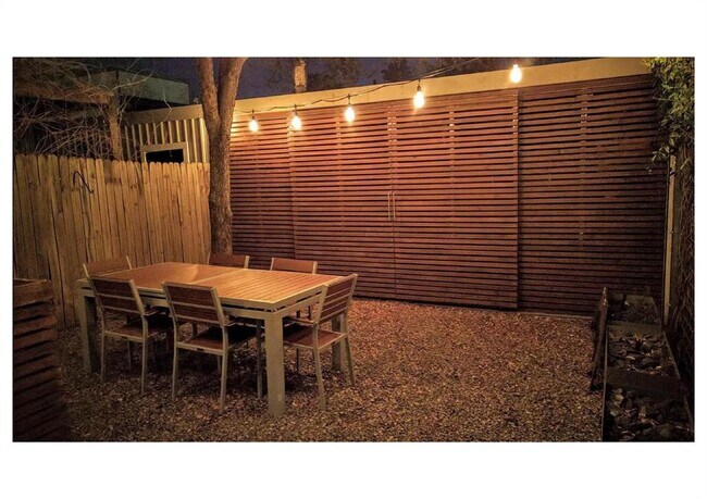 Building Photo - 1811 S Ervay St