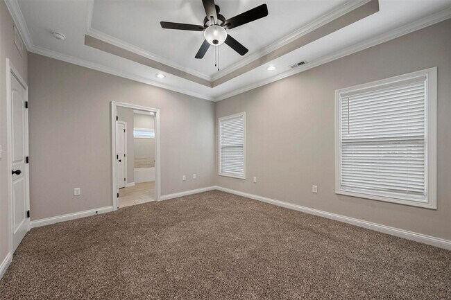 Building Photo - 821 Poplar Log Dr