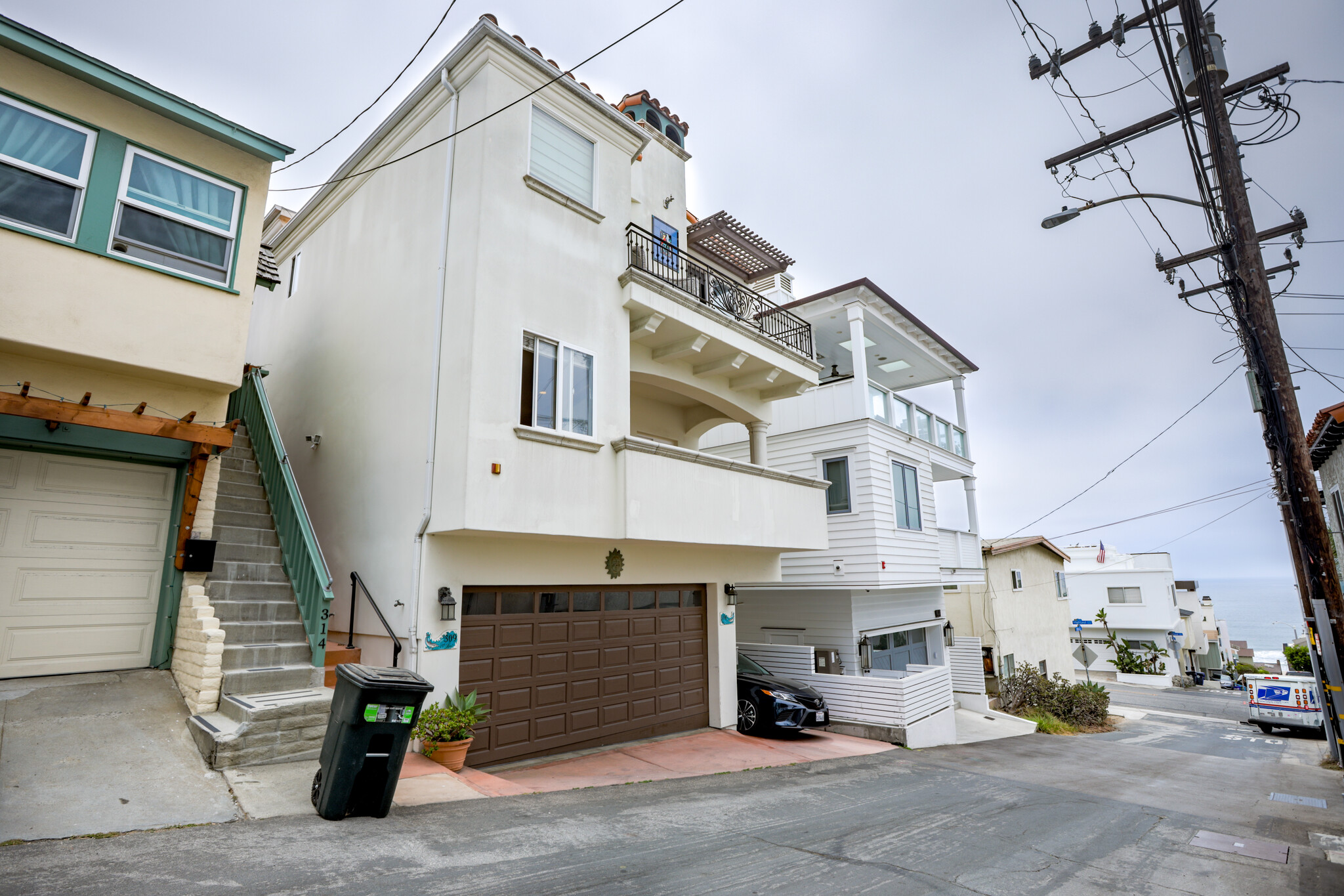 Apartment above the garage - 308 19th Pl