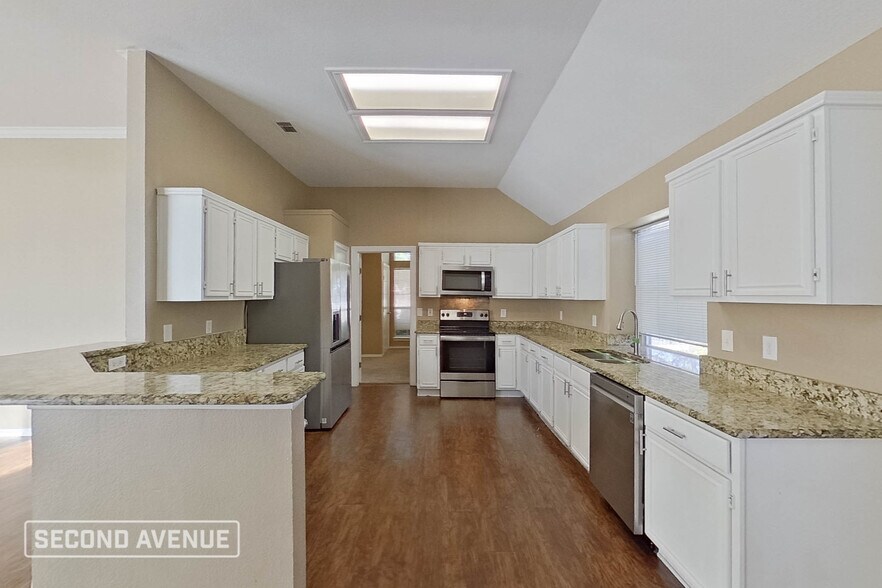 Building Photo - 616 Elm Falls Pl