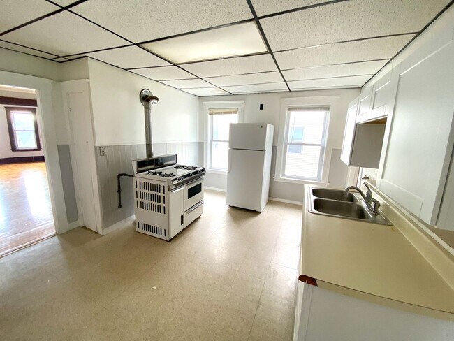 Building Photo - 14 Loring St