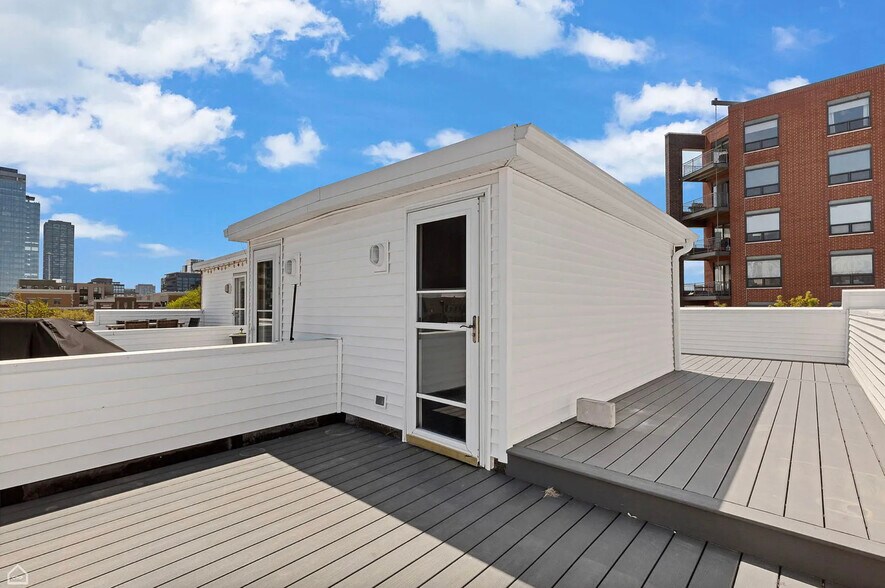 Building Photo - 855 W Erie St