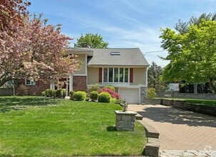 Building Photo - 7 Country Ridge Dr