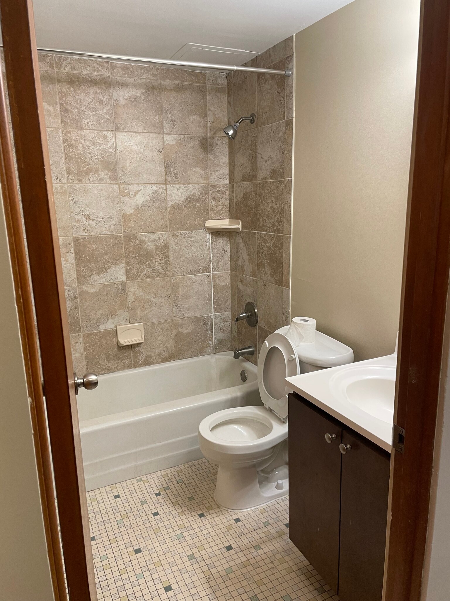 Bathroom - 5747 Glenwood Ave