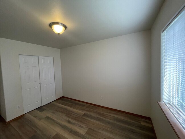 Building Photo - Hayden 3/2 Rancher