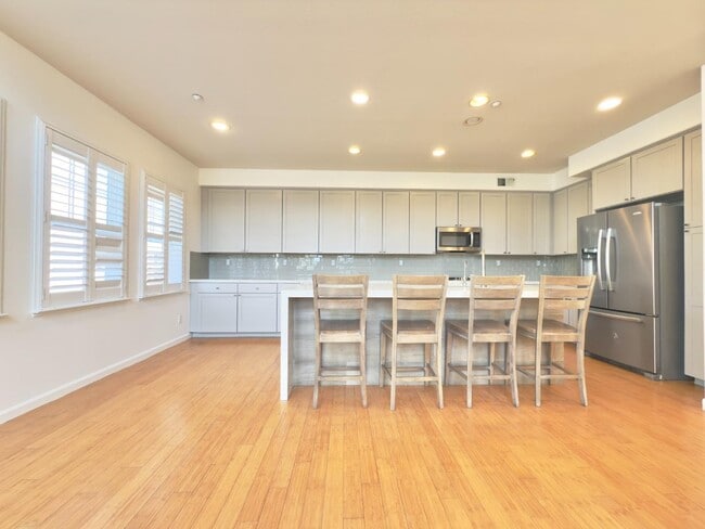Building Photo - 499 Casselino Dr