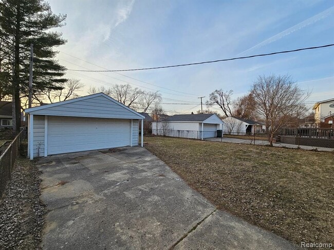 Building Photo - 1501 Silvery Ln