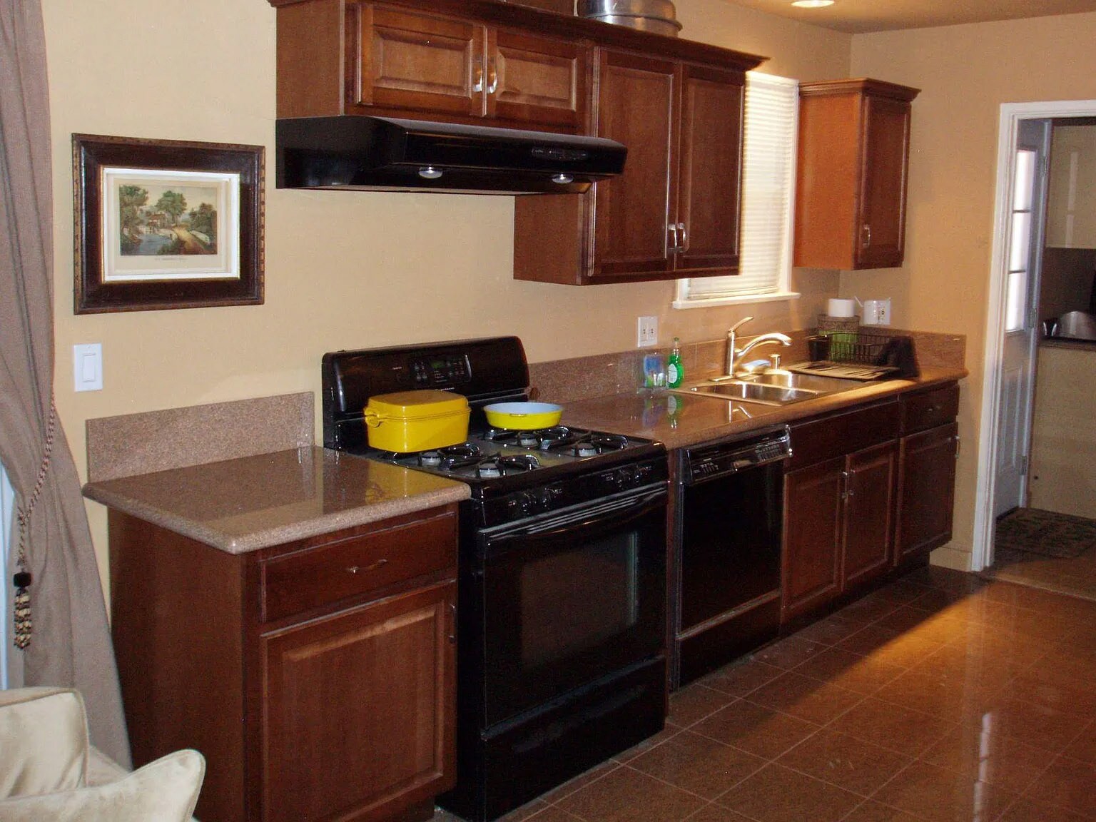 Kitchen_02 - 10809 Huston St