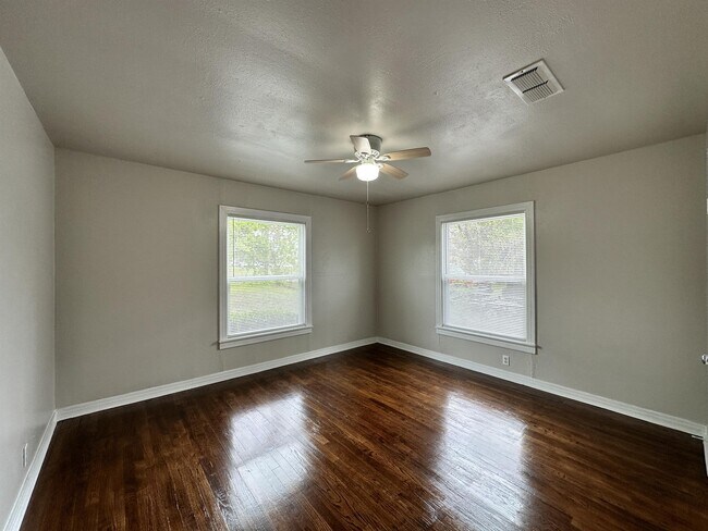 Building Photo - 1409 Wolfe City Dr