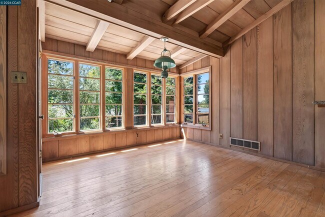 Building Photo - 755 Glenside Dr