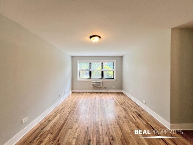 Primary Photo - 1 bedroom in HIGHLAND PARK IL 60035