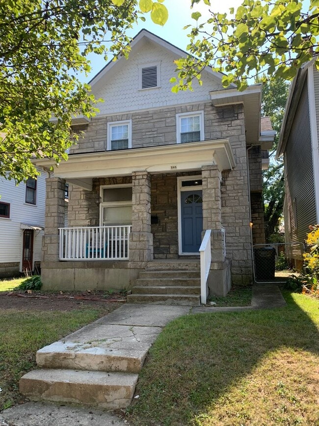 Primary Photo - 176 1/2-505-502 Clinton St