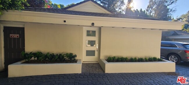 Building Photo - 1258-1258 Coldwater Canyon Dr