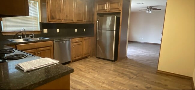 Building Photo - 404 Boston St