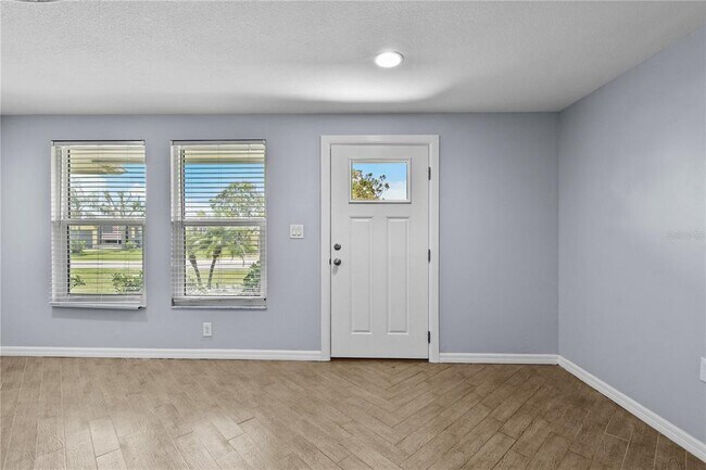 Building Photo - 4612 8th St Ct E