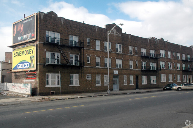 Building Photo - Ampere Apartment Plaza