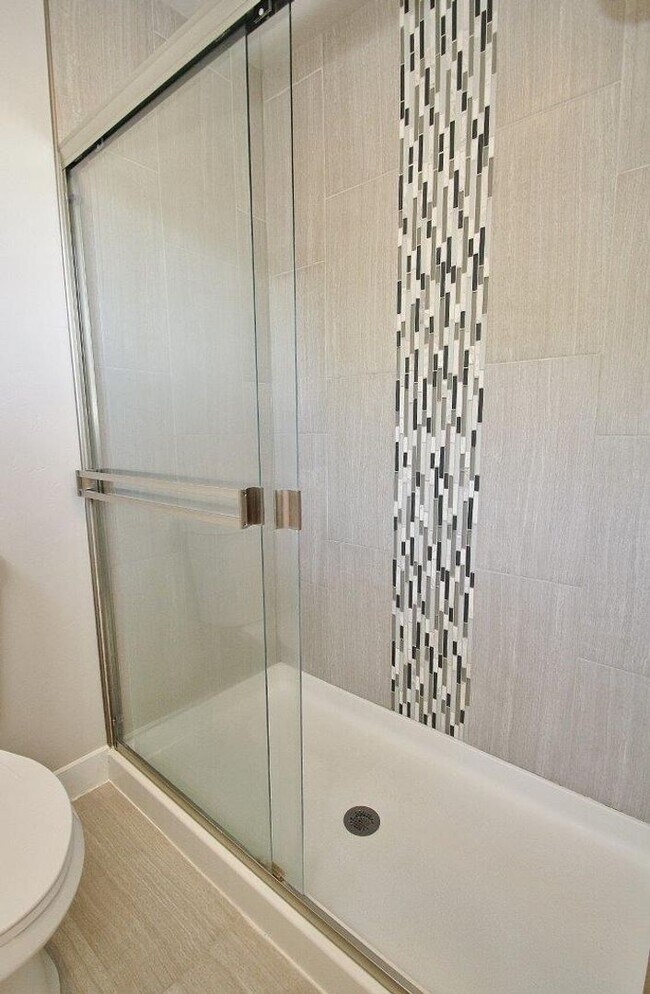 Building Photo - Immaculate Townhouse in Quiet Community