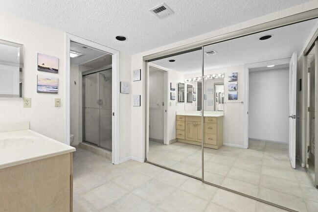 Building Photo - 5172 SE Club Way