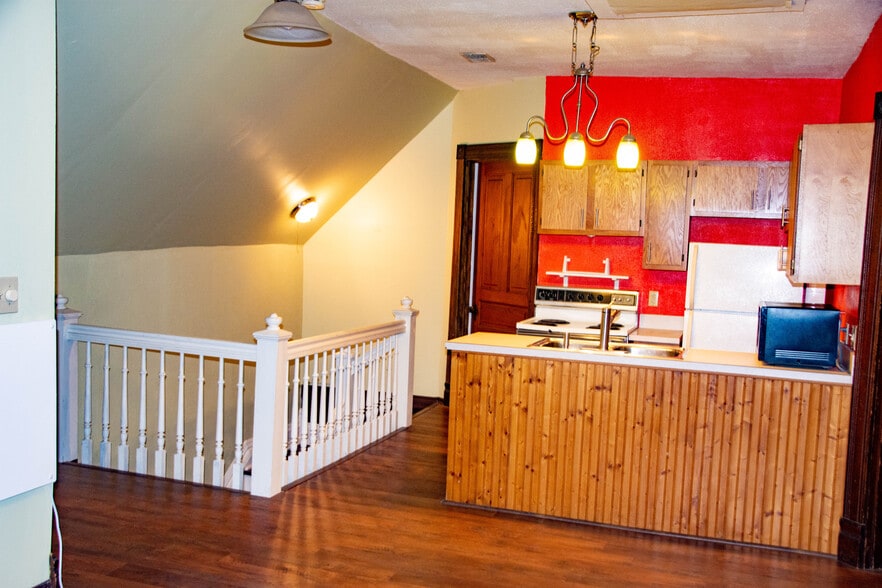 Kitchen - 1331 S Floyd St