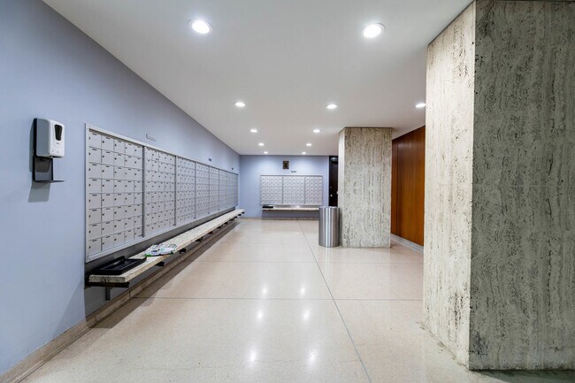 Building Photo - 4800 S Chicago Beach Dr