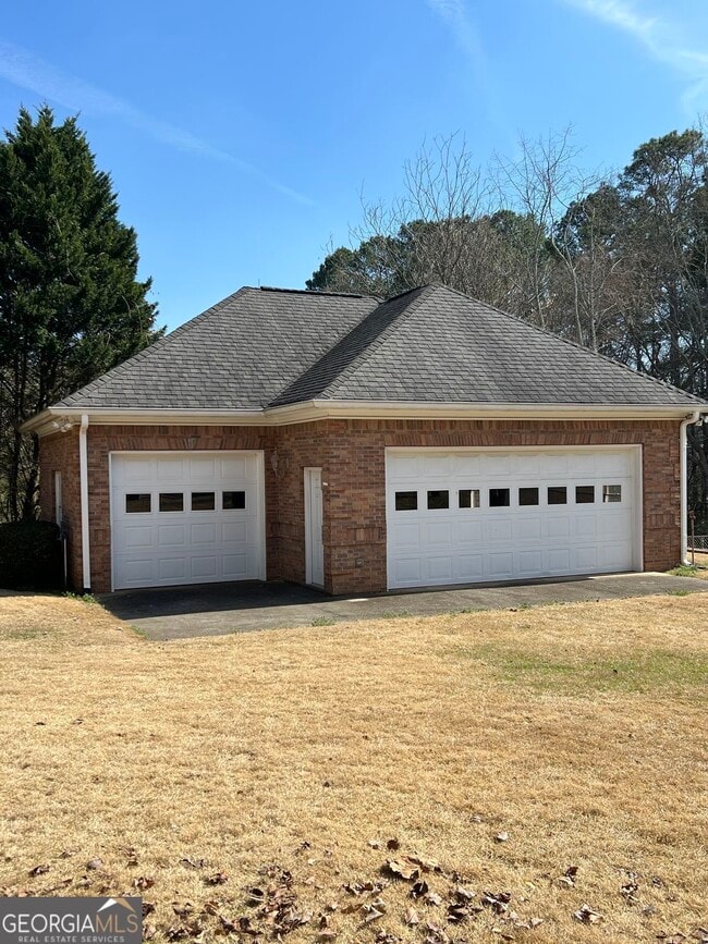 Building Photo - 678 Verney Dr