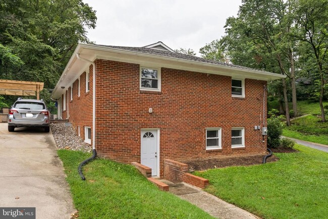 Building Photo - 7409 Aspen Ave