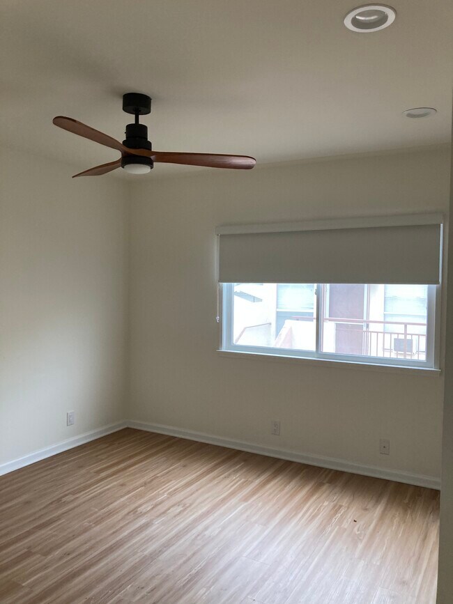 Building Photo - 905 California Ave